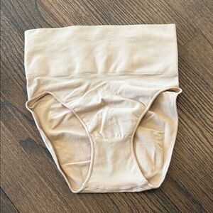 SKIMS Seamless Sculpt High Waisted Brief Small/Medium